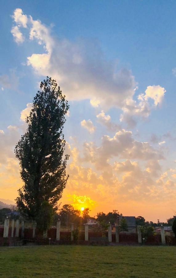 Pops Resort Pālampur Buitenkant foto