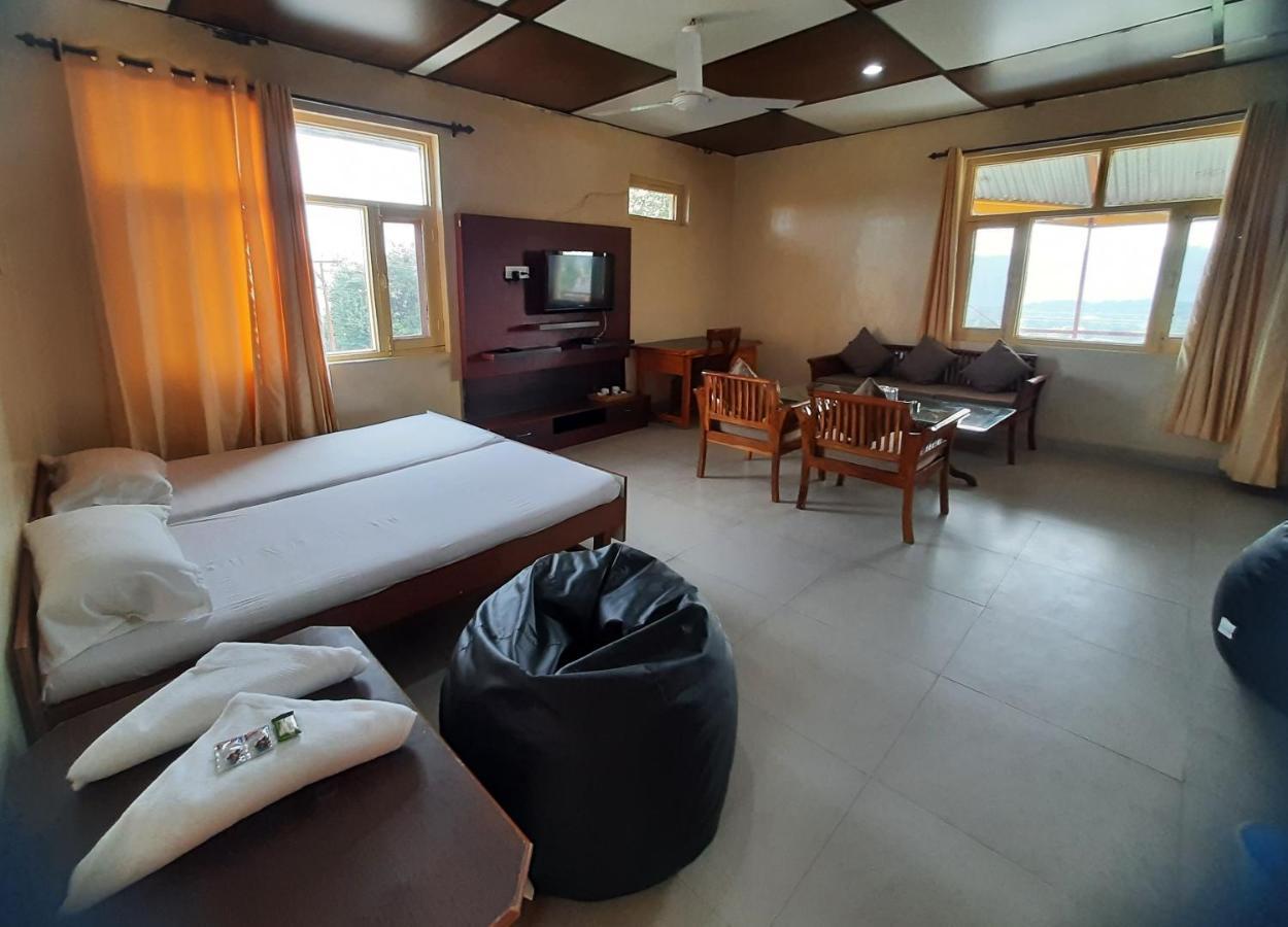 Pops Resort Pālampur Buitenkant foto