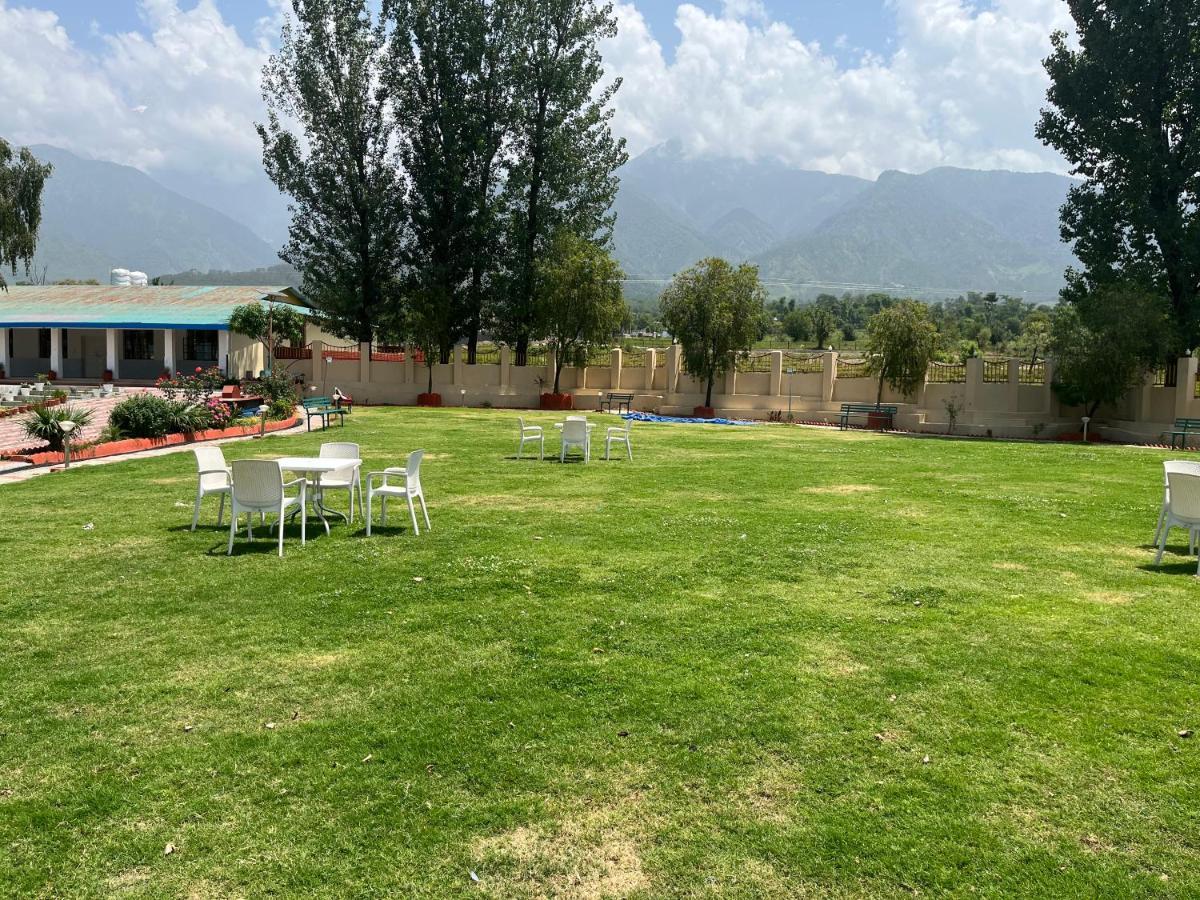 Pops Resort Pālampur Buitenkant foto