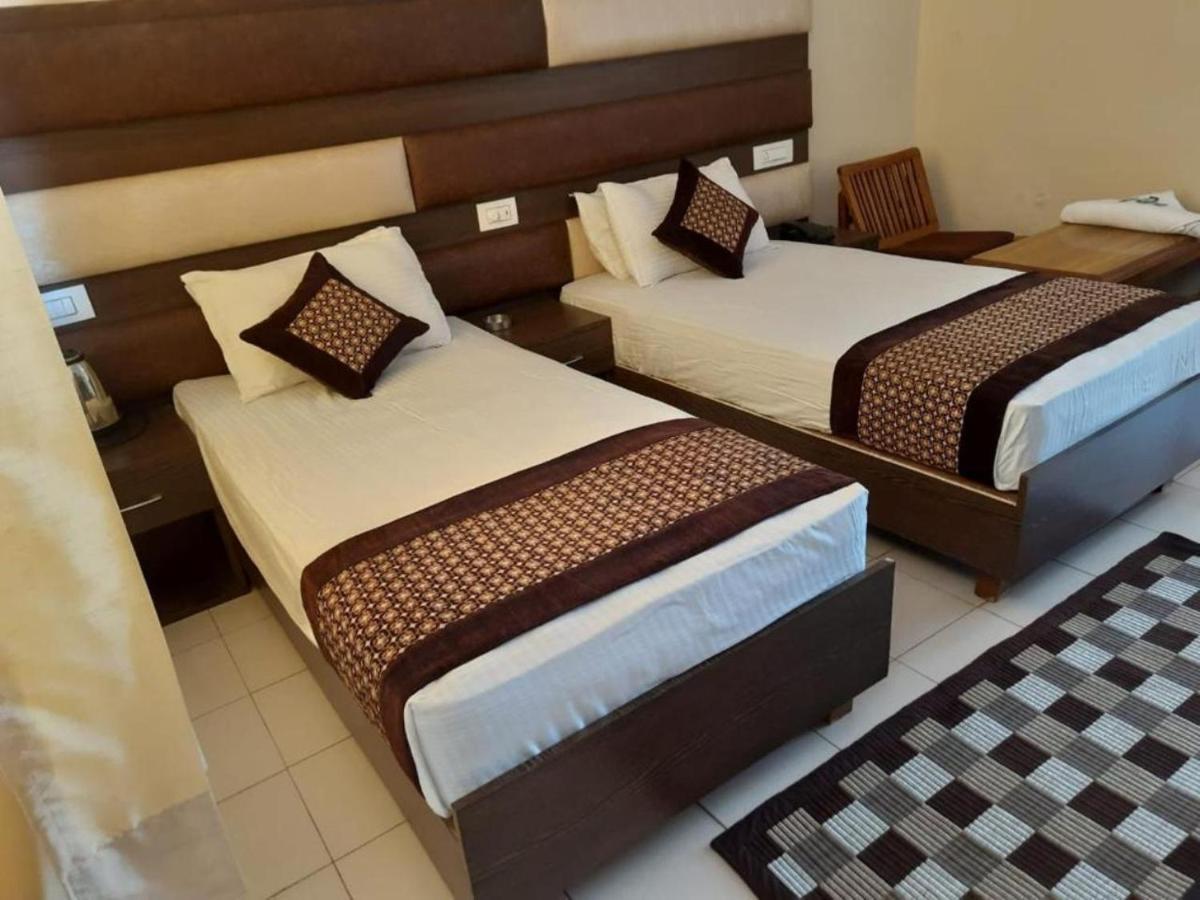 Pops Resort Pālampur Buitenkant foto