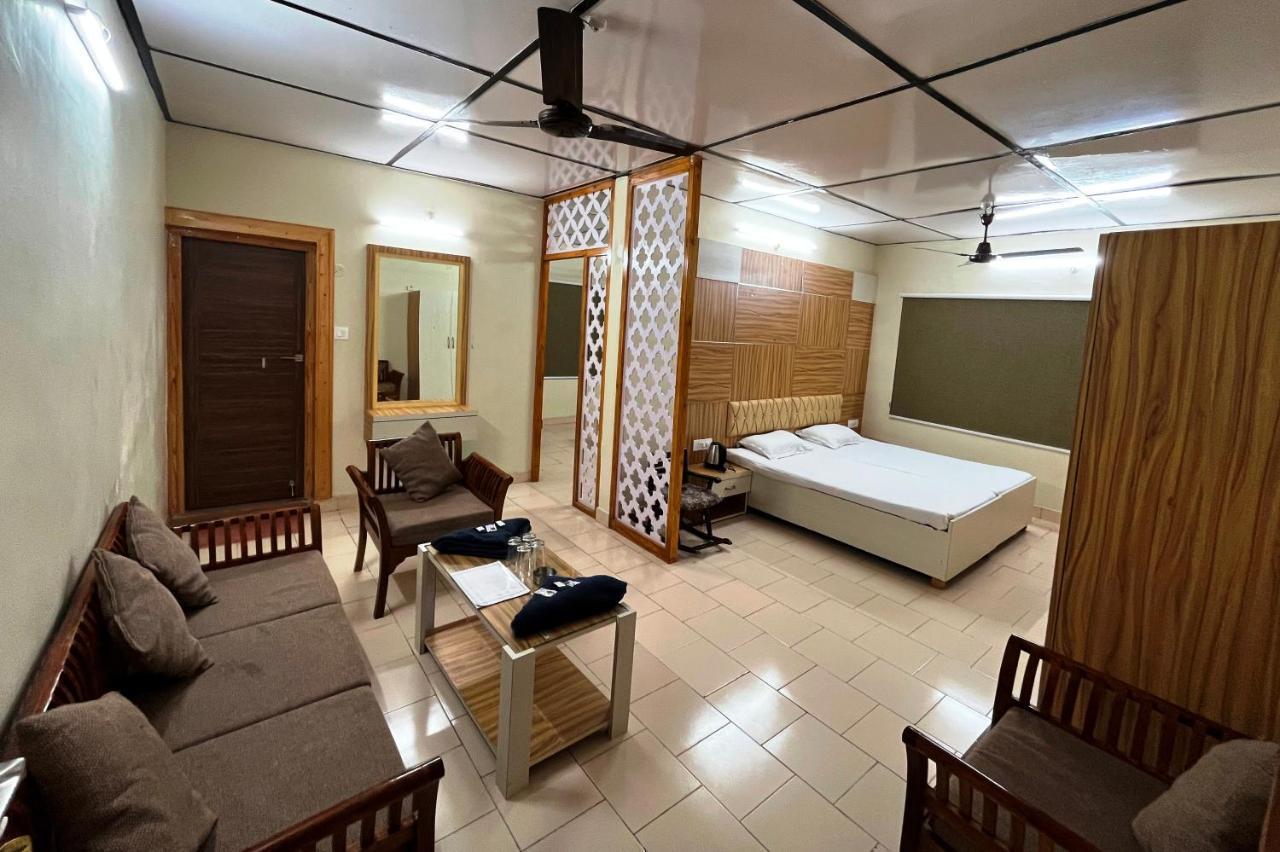 Pops Resort Pālampur Buitenkant foto