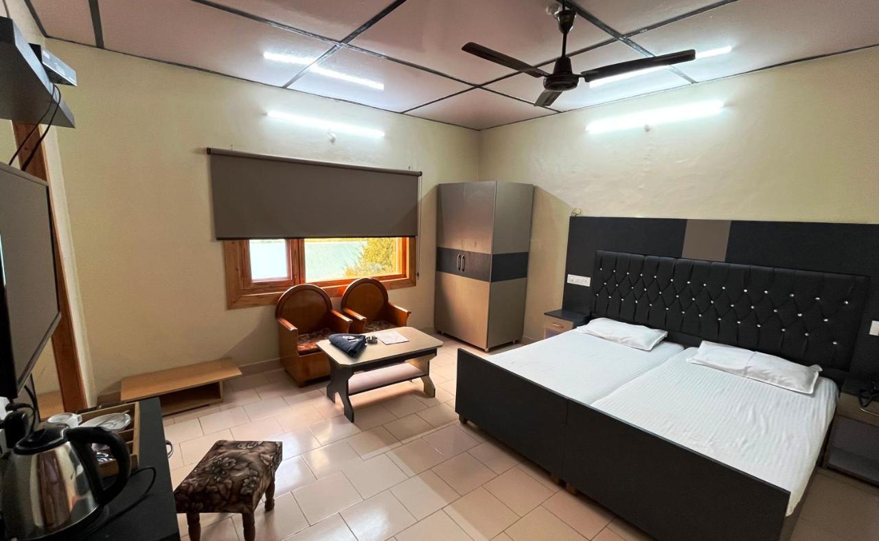 Pops Resort Pālampur Buitenkant foto