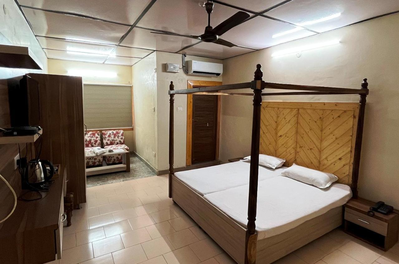 Pops Resort Pālampur Buitenkant foto