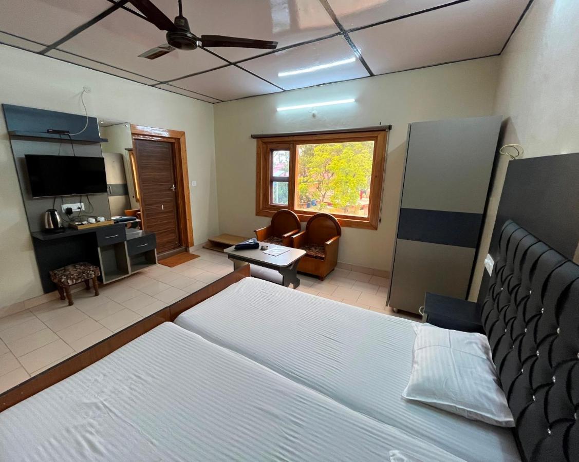 Pops Resort Pālampur Buitenkant foto