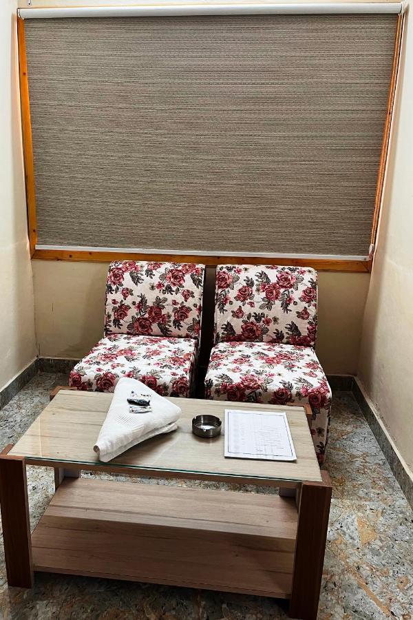Pops Resort Pālampur Buitenkant foto