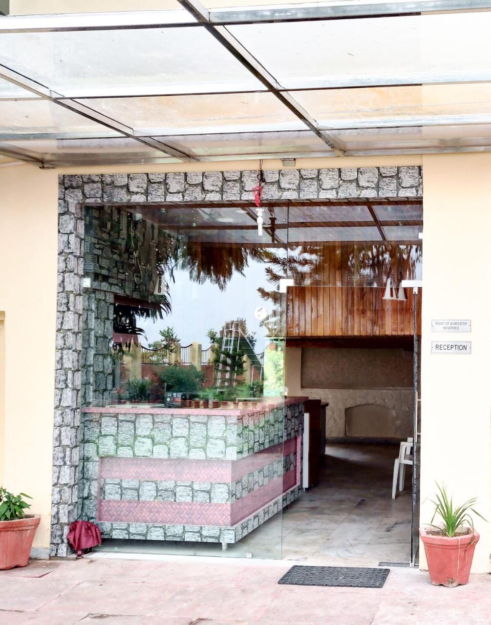 Pops Resort Pālampur Buitenkant foto