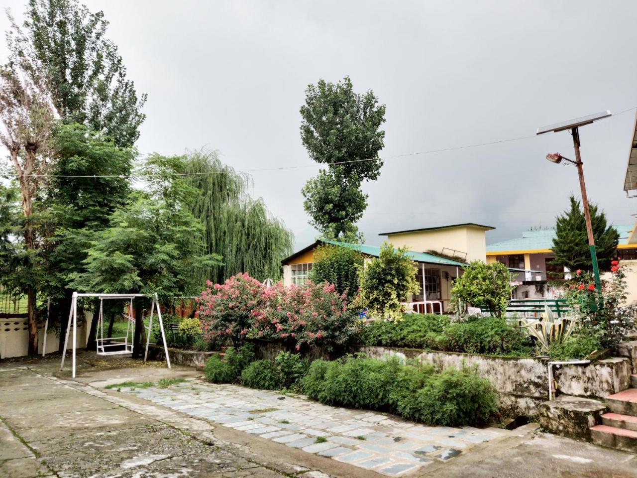 Pops Resort Pālampur Buitenkant foto