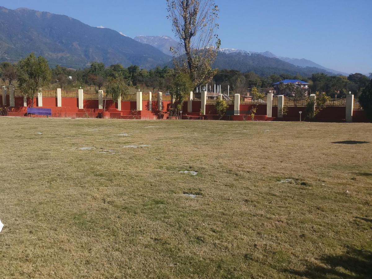 Pops Resort Pālampur Buitenkant foto