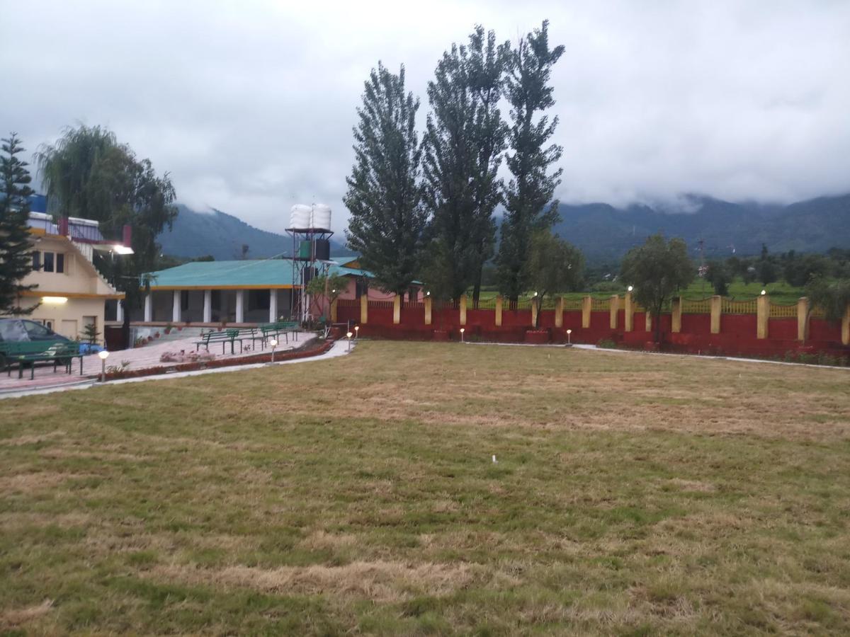 Pops Resort Pālampur Buitenkant foto